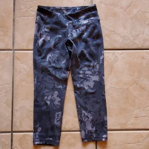 Old Navy active go dry capris, small